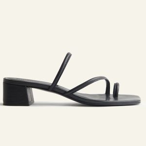 Reformation Meena black toe ring sandal in excellent condition